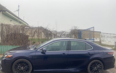 Toyota Camry, 2021 год, 3 800 000 рублей, 2 фотография