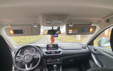 Mazda 6, 2016 год, 2 000 000 рублей, 24 фотография