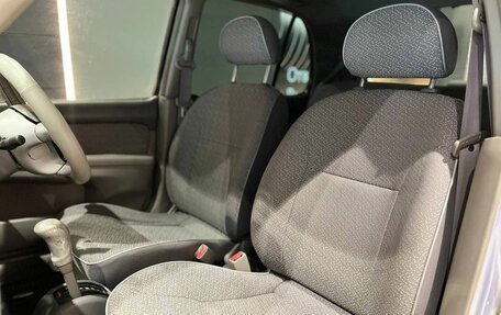 Nissan March II, 2001 год, 200 000 рублей, 18 фотография