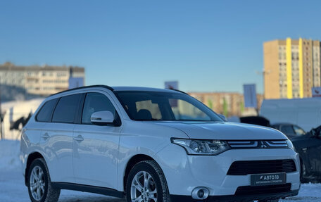 Mitsubishi Outlander III рестайлинг 3, 2012 год, 1 599 000 рублей, 4 фотография