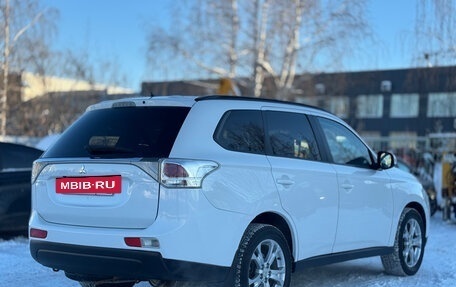 Mitsubishi Outlander III рестайлинг 3, 2012 год, 1 599 000 рублей, 5 фотография