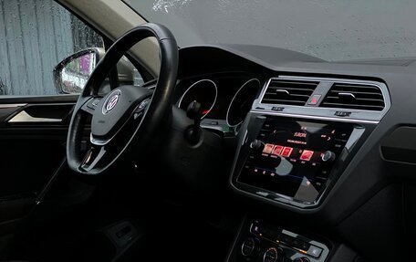 Volkswagen Tiguan II, 2018 год, 1 898 800 рублей, 7 фотография