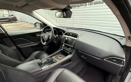 Jaguar F-Pace, 2017 год, 2 595 000 рублей, 13 фотография