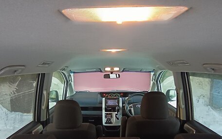 Toyota Voxy II, 2011 год, 1 499 000 рублей, 7 фотография