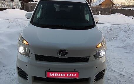 Toyota Voxy II, 2011 год, 1 499 000 рублей, 1 фотография