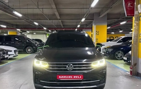 Volkswagen Tiguan II, 2023 год, 3 217 400 рублей, 3 фотография