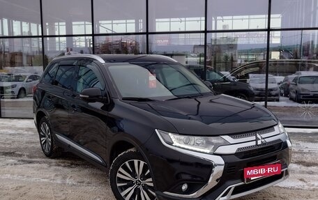 Mitsubishi Outlander III рестайлинг 3, 2019 год, 2 150 000 рублей, 3 фотография
