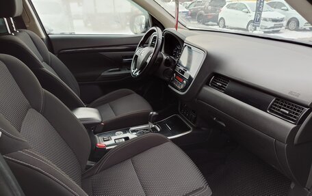 Mitsubishi Outlander III рестайлинг 3, 2019 год, 2 150 000 рублей, 11 фотография