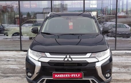 Mitsubishi Outlander III рестайлинг 3, 2019 год, 2 150 000 рублей, 2 фотография