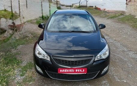 Opel Astra J, 2011 год, 750 000 рублей, 1 фотография