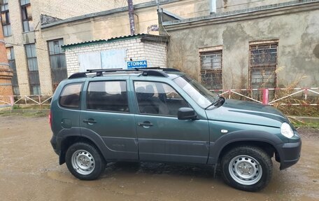 Chevrolet Niva I рестайлинг, 2015 год, 725 000 рублей, 5 фотография