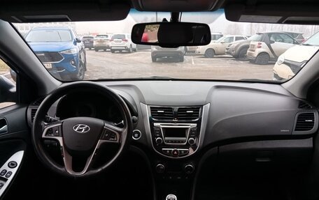 Hyundai Solaris II рестайлинг, 2015 год, 950 000 рублей, 10 фотография