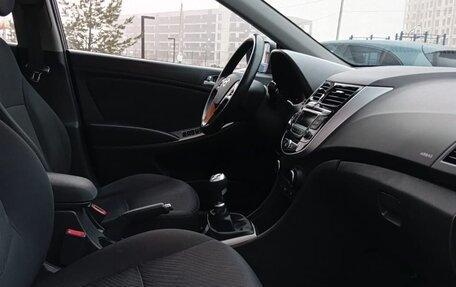 Hyundai Solaris II рестайлинг, 2015 год, 950 000 рублей, 22 фотография