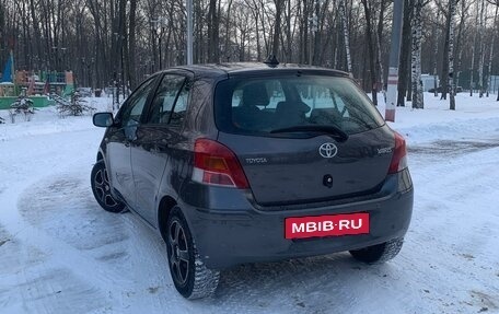 Toyota Yaris III рестайлинг, 2009 год, 550 000 рублей, 3 фотография