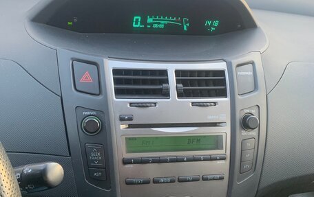 Toyota Yaris III рестайлинг, 2009 год, 550 000 рублей, 10 фотография