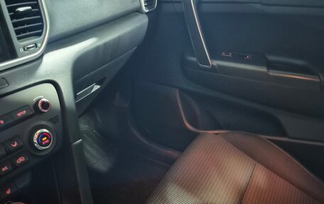 KIA Sportage IV рестайлинг, 2020 год, 2 600 000 рублей, 11 фотография