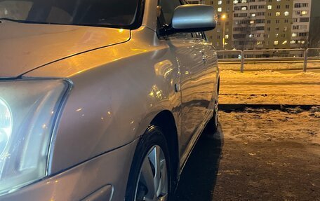 Toyota Avensis III рестайлинг, 2004 год, 490 000 рублей, 3 фотография