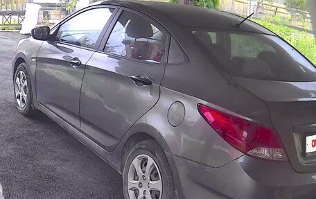 Hyundai Solaris II рестайлинг, 2013 год, 620 000 рублей, 1 фотография