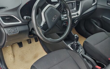 Hyundai Solaris II рестайлинг, 2017 год, 850 000 рублей, 11 фотография