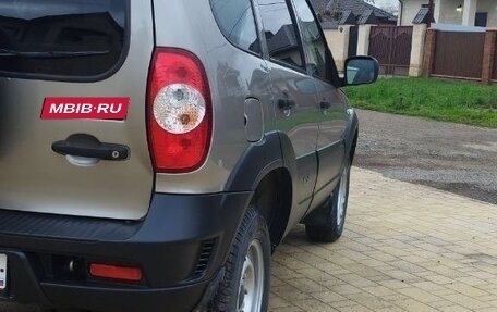 Chevrolet Niva I рестайлинг, 2018 год, 738 000 рублей, 3 фотография