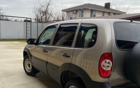 Chevrolet Niva I рестайлинг, 2018 год, 738 000 рублей, 12 фотография