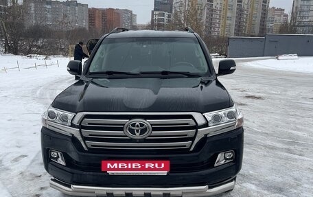 Toyota Land Cruiser 200, 2018 год, 7 600 000 рублей, 4 фотография