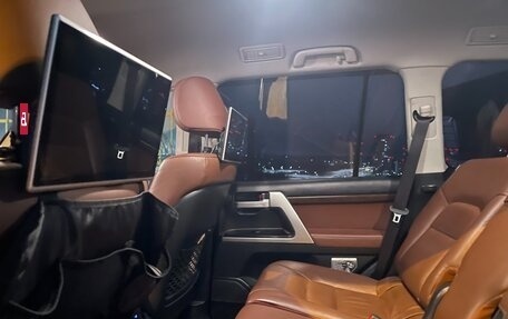 Toyota Land Cruiser 200, 2018 год, 7 600 000 рублей, 6 фотография