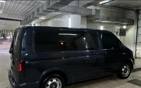 Volkswagen Caravelle T6 рестайлинг, 2016 год, 3 100 000 рублей, 3 фотография