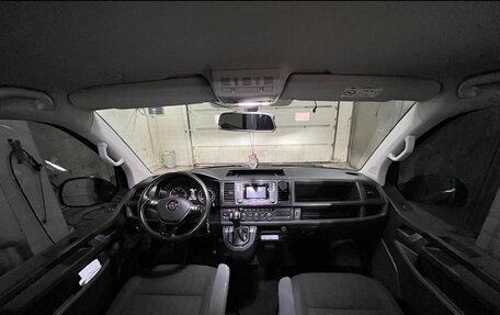 Volkswagen Caravelle T6 рестайлинг, 2016 год, 3 100 000 рублей, 6 фотография