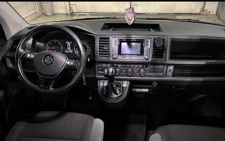 Volkswagen Caravelle T6 рестайлинг, 2016 год, 3 100 000 рублей, 5 фотография