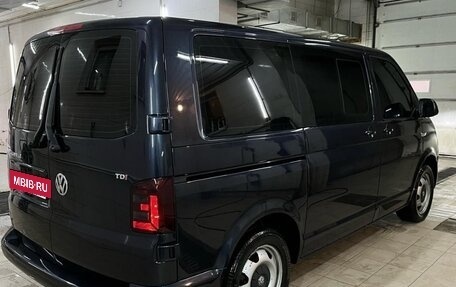 Volkswagen Caravelle T6 рестайлинг, 2016 год, 3 100 000 рублей, 2 фотография