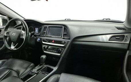 Hyundai Sonata VII, 2019 год, 2 400 000 рублей, 12 фотография