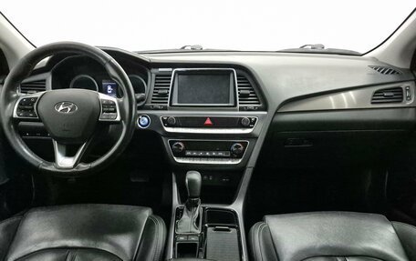 Hyundai Sonata VII, 2019 год, 2 400 000 рублей, 10 фотография