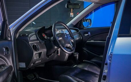 Mitsubishi Outlander III рестайлинг 3, 2005 год, 650 000 рублей, 11 фотография