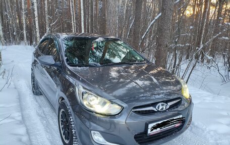 Hyundai Solaris II рестайлинг, 2011 год, 585 000 рублей, 1 фотография