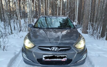 Hyundai Solaris II рестайлинг, 2011 год, 585 000 рублей, 2 фотография