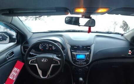 Hyundai Solaris II рестайлинг, 2011 год, 585 000 рублей, 4 фотография