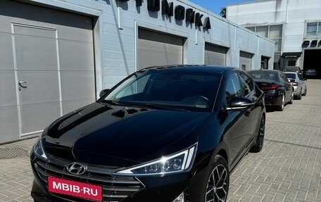 Hyundai Elantra VI рестайлинг, 2019 год, 2 000 000 рублей, 1 фотография