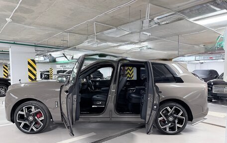 Rolls-Royce Cullinan, 2025 год, 80 000 000 рублей, 8 фотография