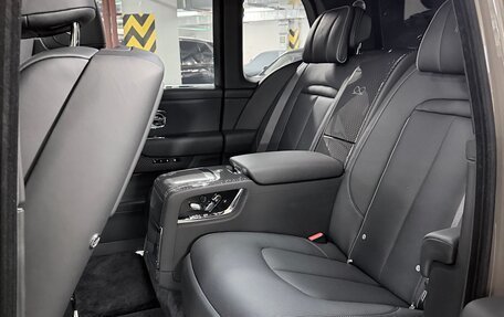 Rolls-Royce Cullinan, 2025 год, 80 000 000 рублей, 11 фотография