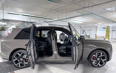 Rolls-Royce Cullinan, 2025 год, 80 000 000 рублей, 18 фотография