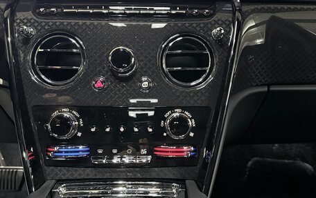 Rolls-Royce Cullinan, 2025 год, 80 000 000 рублей, 17 фотография