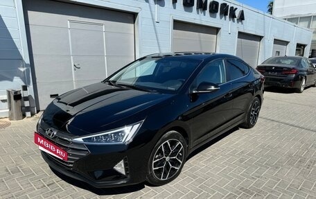 Hyundai Elantra VI рестайлинг, 2019 год, 2 000 000 рублей, 2 фотография