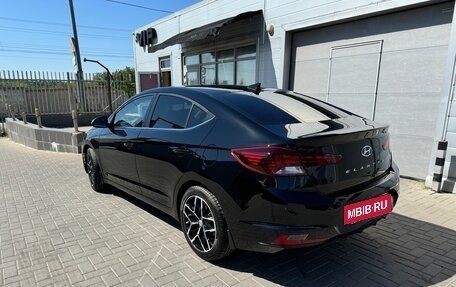 Hyundai Elantra VI рестайлинг, 2019 год, 2 000 000 рублей, 4 фотография