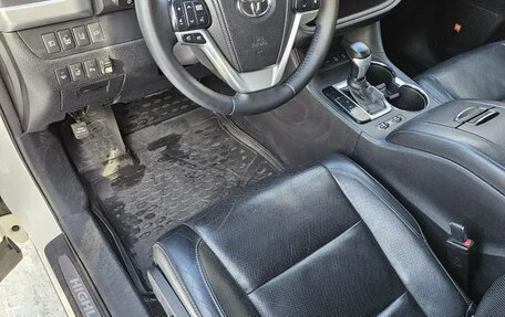 Toyota Highlander III, 2014 год, 2 599 999 рублей, 7 фотография