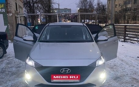 Hyundai Solaris II рестайлинг, 2020 год, 1 400 000 рублей, 24 фотография