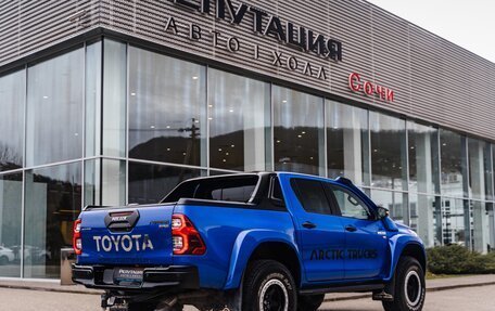 Toyota Hilux VIII, 2022 год, 7 690 000 рублей, 2 фотография