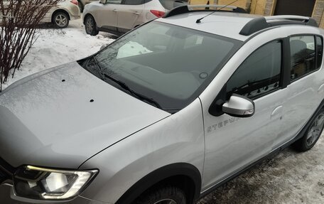 Renault Sandero II рестайлинг, 2019 год, 980 000 рублей, 1 фотография