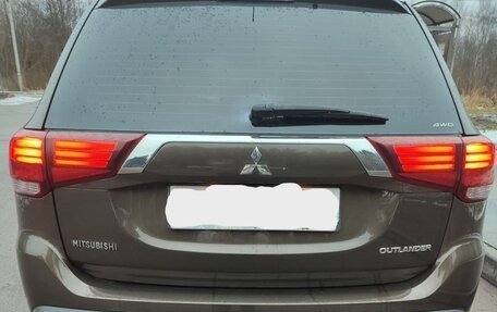 Mitsubishi Outlander III рестайлинг 3, 2016 год, 1 700 000 рублей, 3 фотография