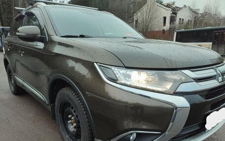 Mitsubishi Outlander III рестайлинг 3, 2016 год, 1 700 000 рублей, 5 фотография